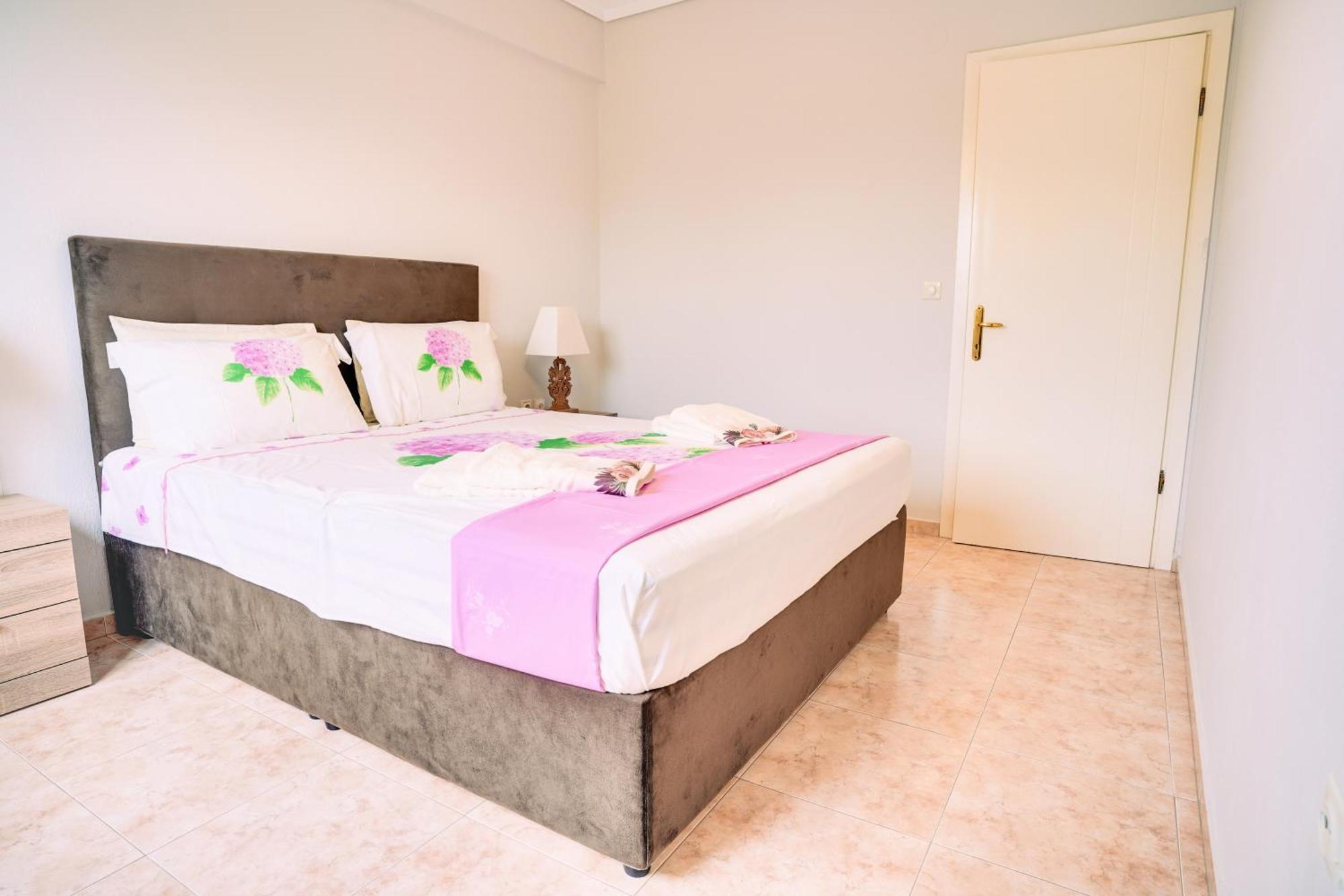 Lovely And Sunny Apartament 300M From Beach!! Peraía Kültér fotó