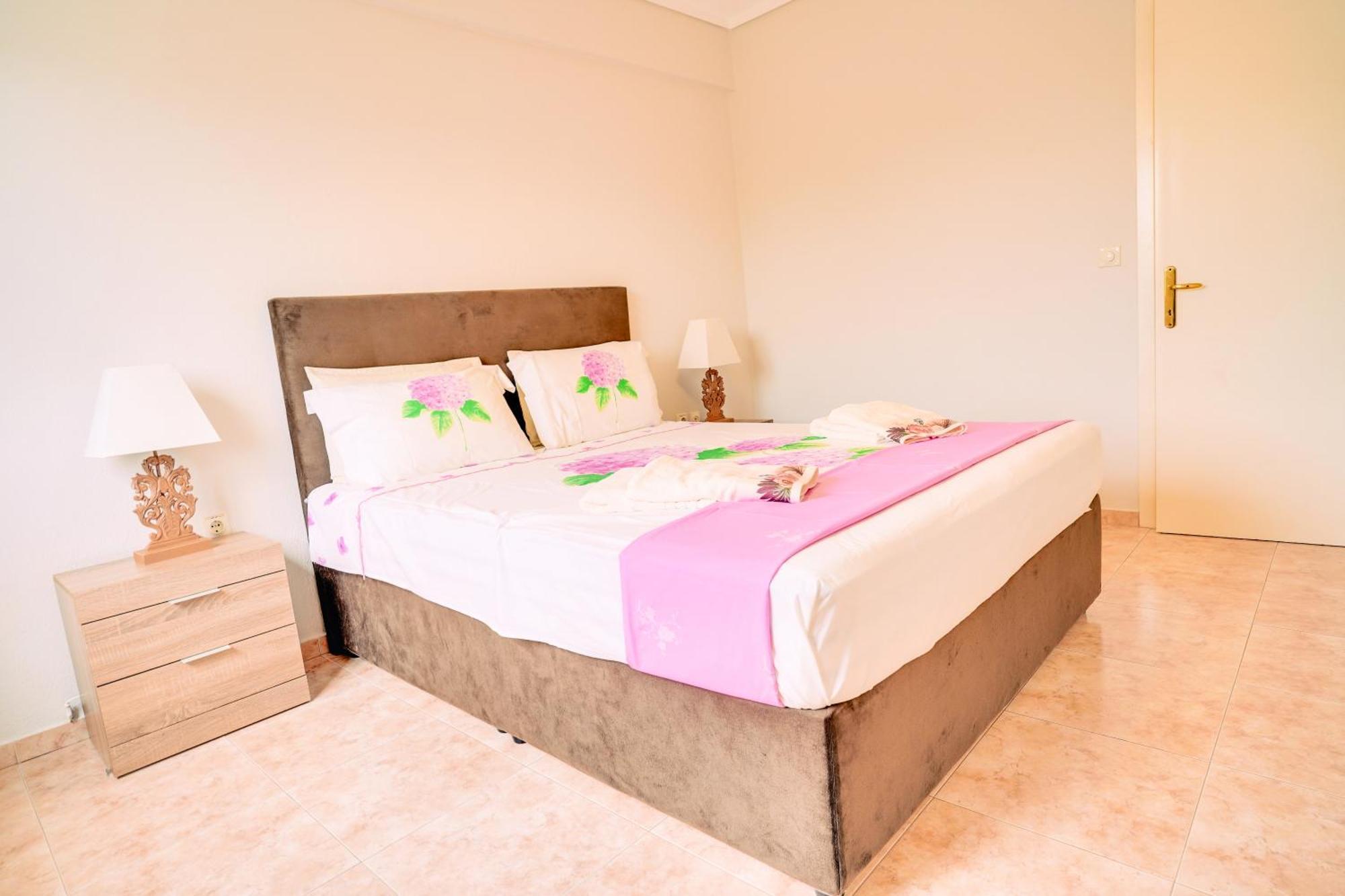 Lovely And Sunny Apartament 300M From Beach!! Peraía Kültér fotó