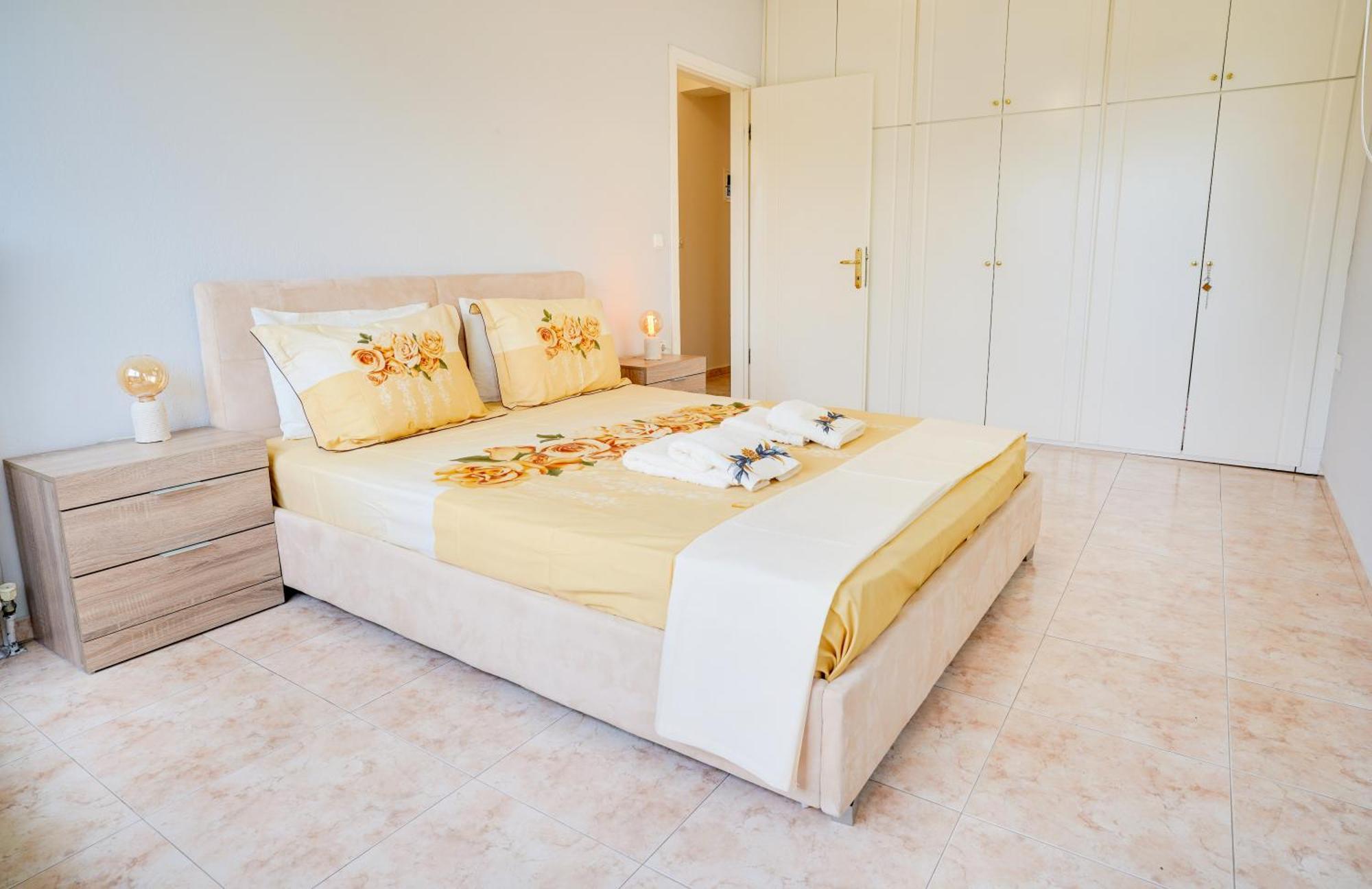 Lovely And Sunny Apartament 300M From Beach!! Peraía Kültér fotó